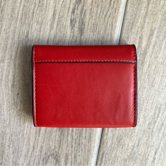 LIKE NEW Coach Flap Card Case w/snap closure. No flaws, marks, or blemishes. - Picture 2 of 6